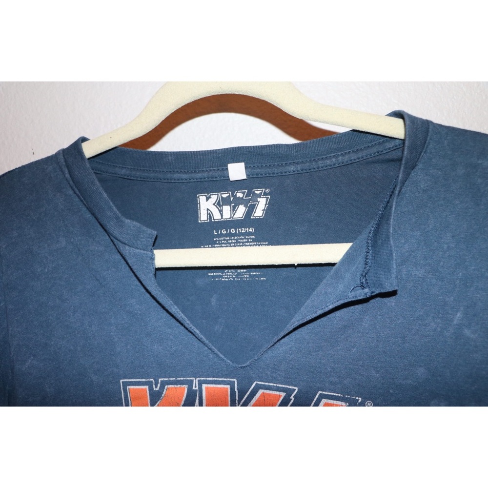 KISS Women’s Vneck Graphic Tee - Picture 3 of 6
